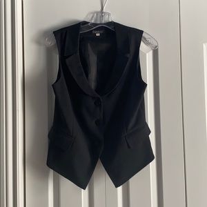 Sleeveless vest